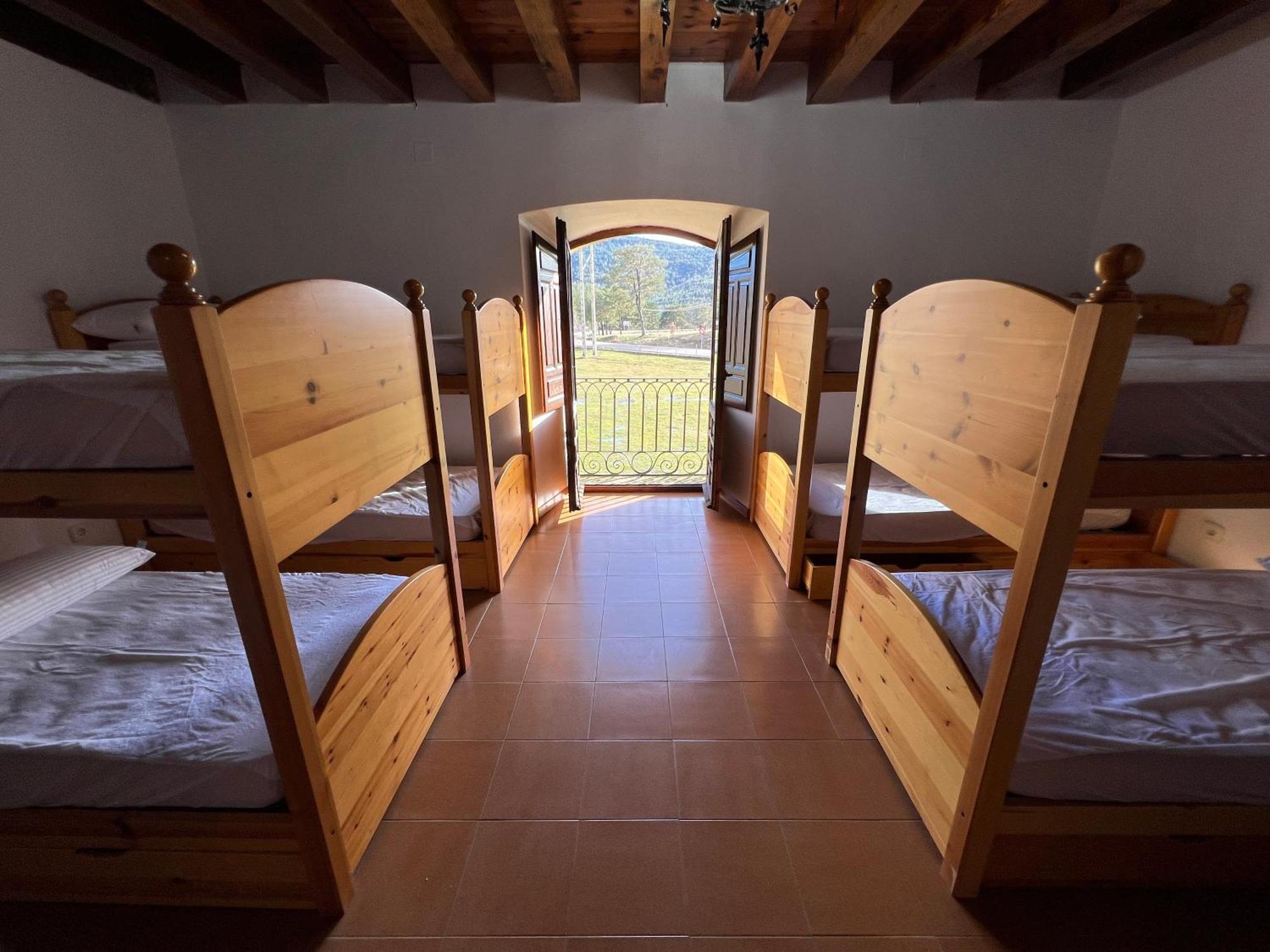 Albergue Pinares - La Casona De Revenga Regumiel de la Sierra Bagian luar foto