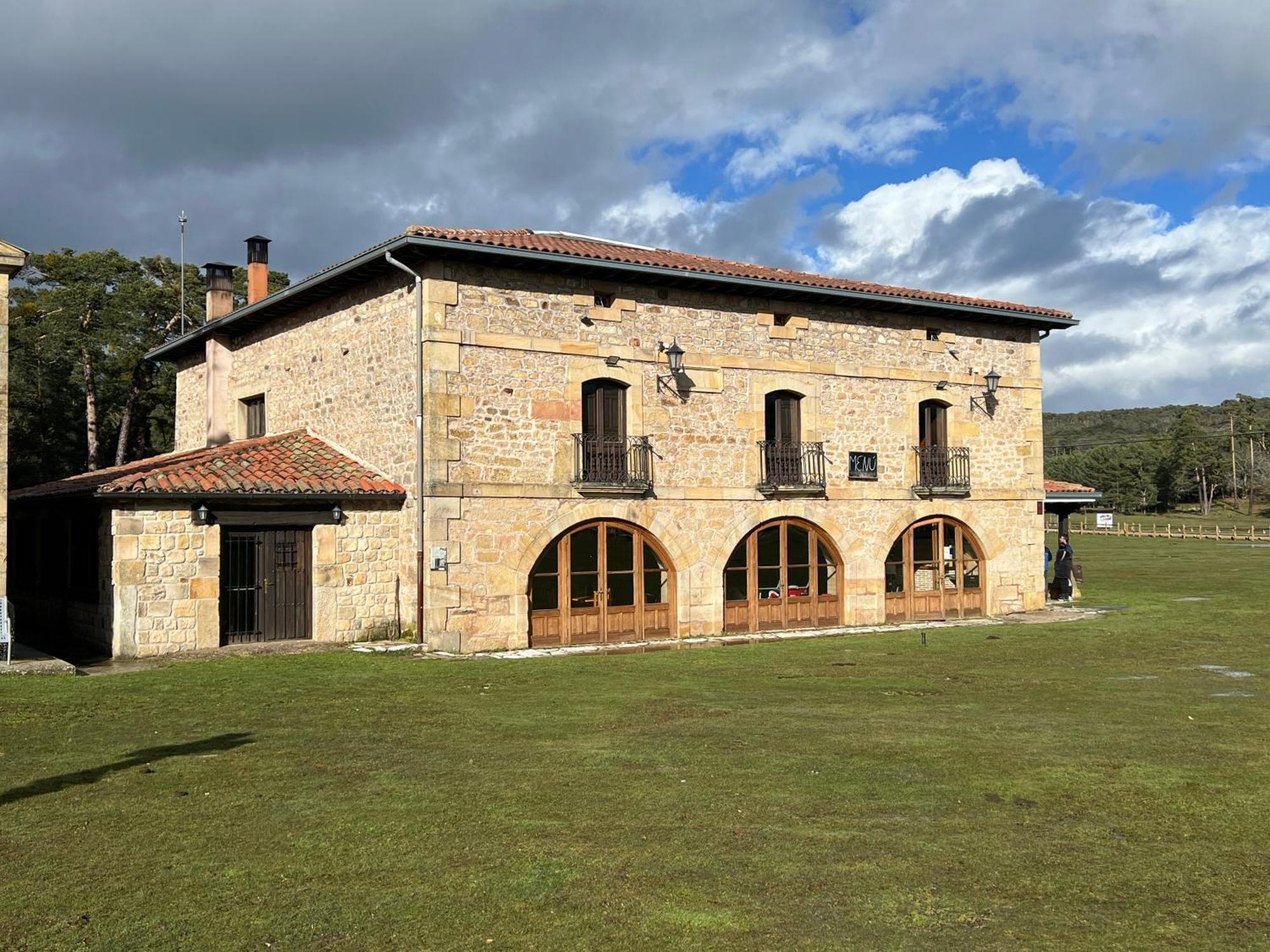 Albergue Pinares - La Casona De Revenga Regumiel de la Sierra Bagian luar foto