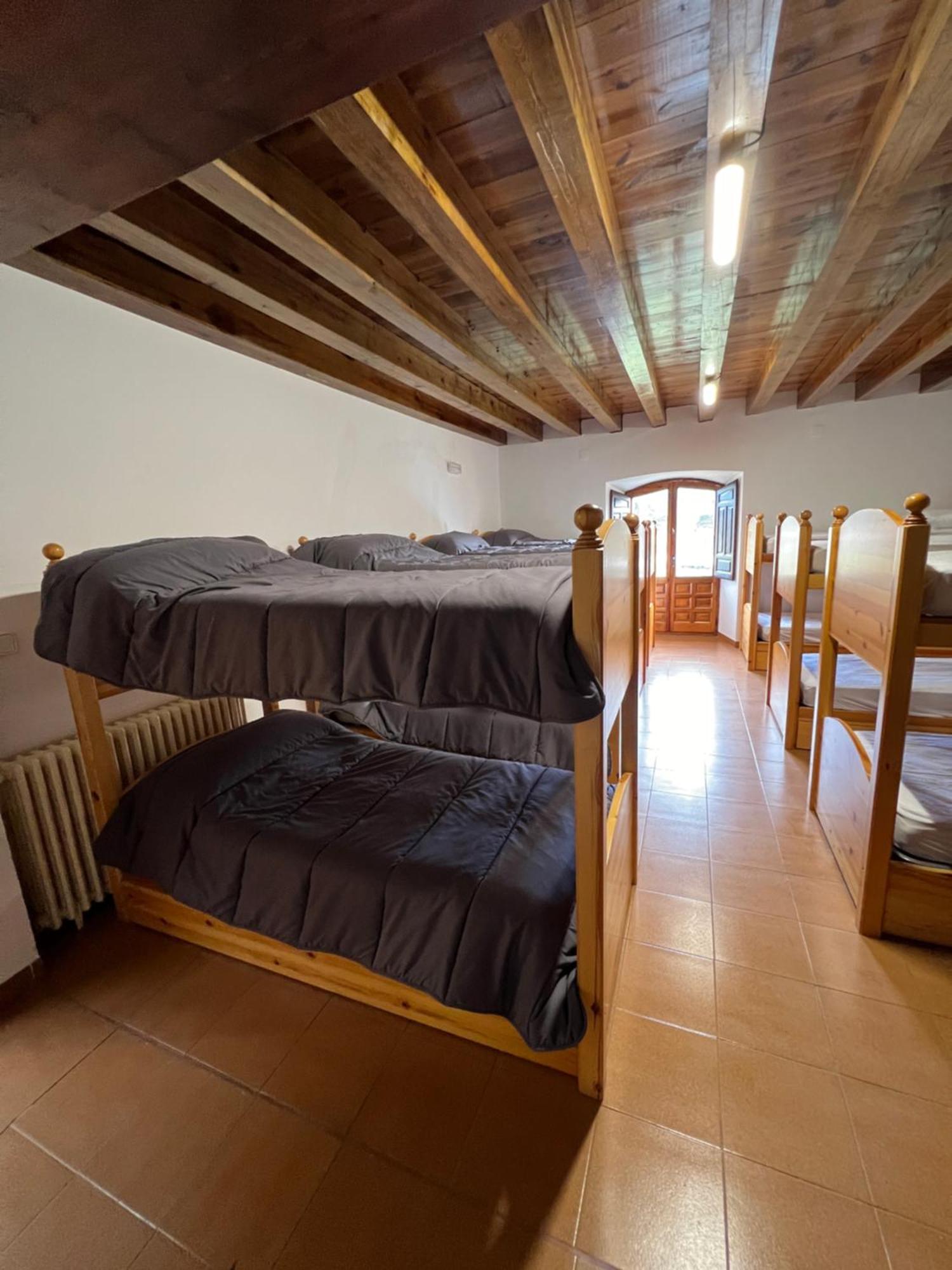 Albergue Pinares - La Casona De Revenga Regumiel de la Sierra Bagian luar foto